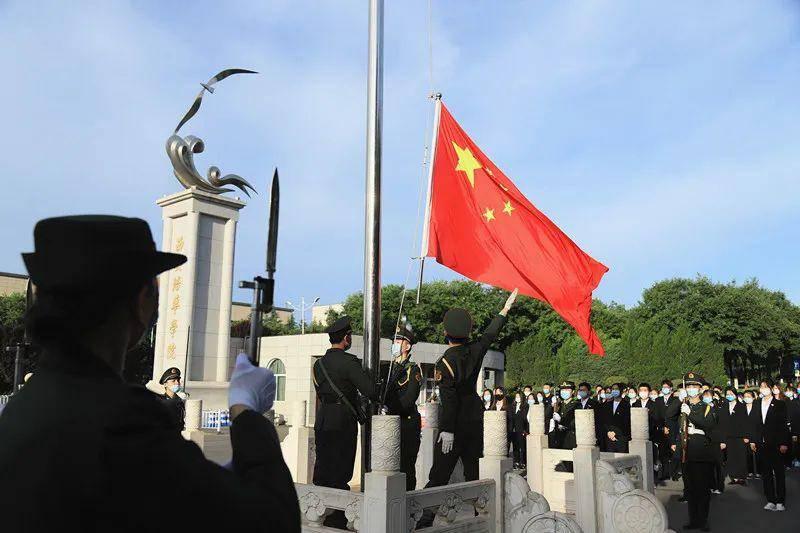80后美女富二代身家500亿，超过王思聪，嫁湖南穷小子很幸福